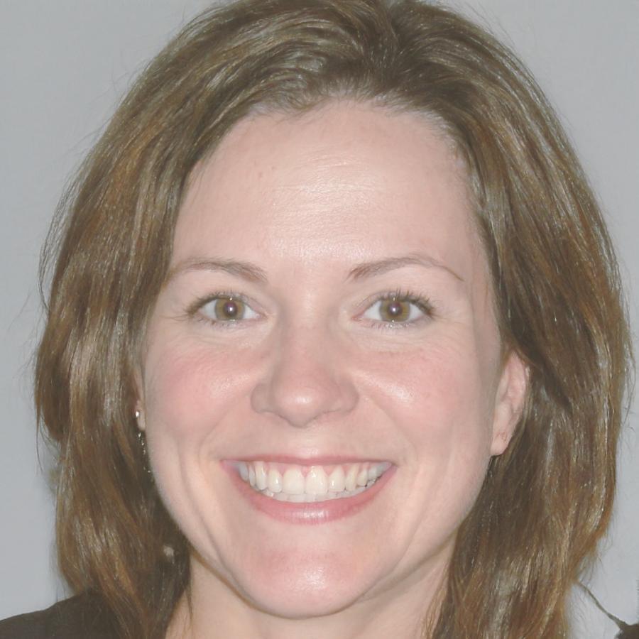 Ana Martínez, Directora Financiera